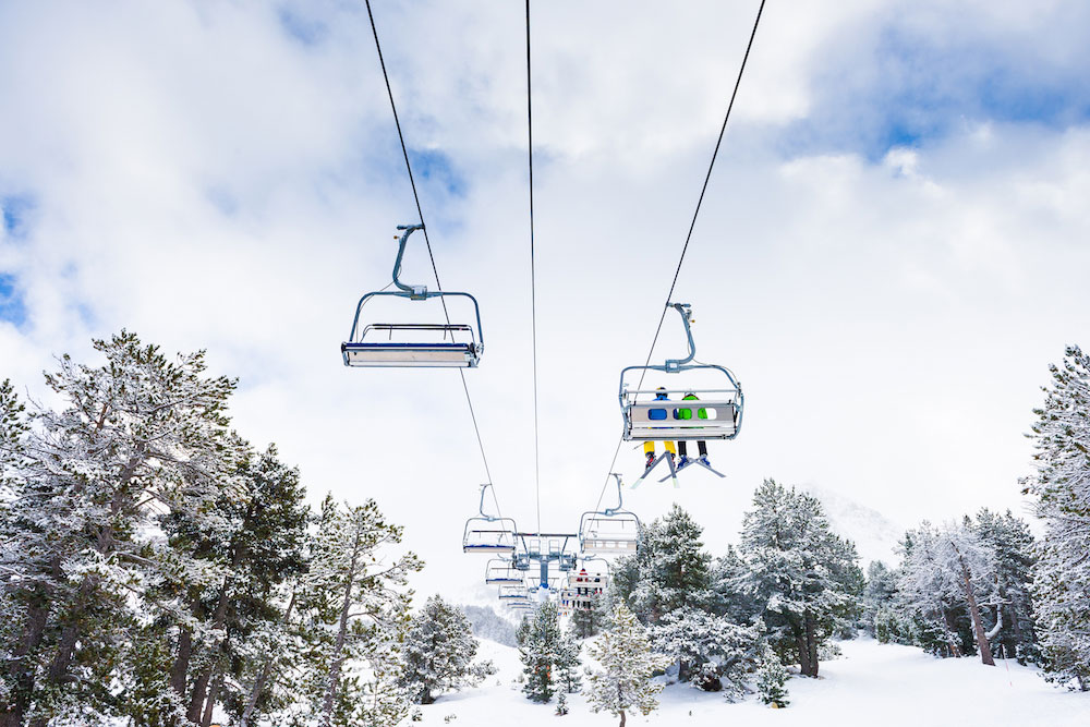 pow-chairlift-skiing