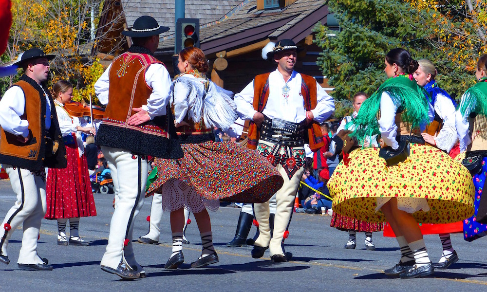 parade-polish-highlanders-dance-credit-carol-waller-2014